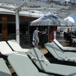 The One - Au&szlig;enbereich mit viel Platz f&uuml;r die G&auml;ste