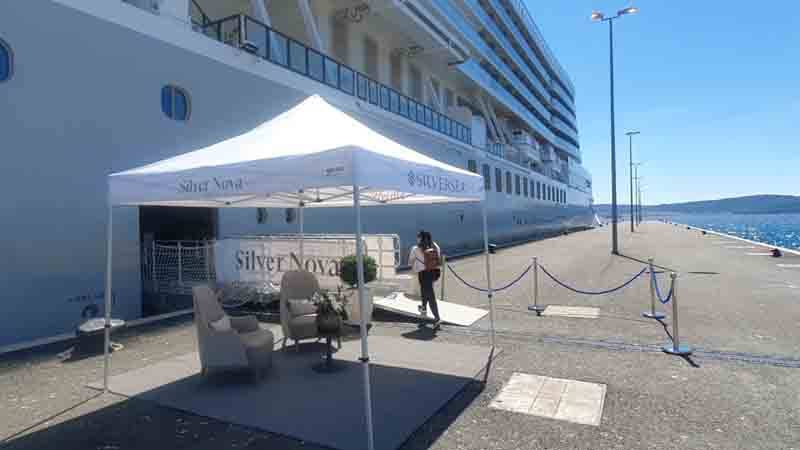 Eingang | Die ersten G&auml;ste k&ouml;nnten kommen