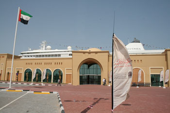 Kreuzfahrtterminal in Dubai aussen